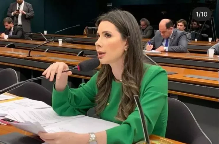Deputada usa CCJ para restringir poder do Supremo