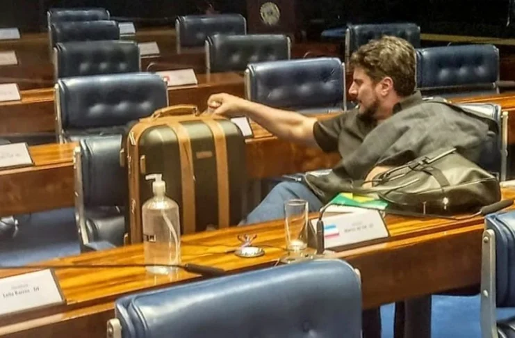 Sem credibilidade: Protesto de senador não convence