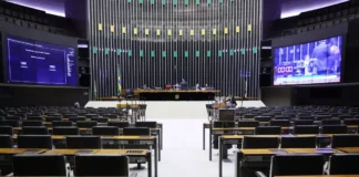 Mesmo com Congresso parado, gastos dos deputados disparam