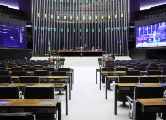 Mesmo com Congresso parado, gastos dos deputados disparam