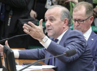 “São traidores da Pátria”, dispara Helder Salomão