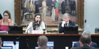 Ofensiva bolsonarista contra o Supremo avança na Câmara