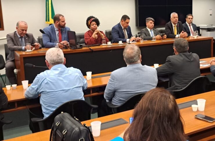 Bancada capixaba reúne prefeitos eleitos em Brasília