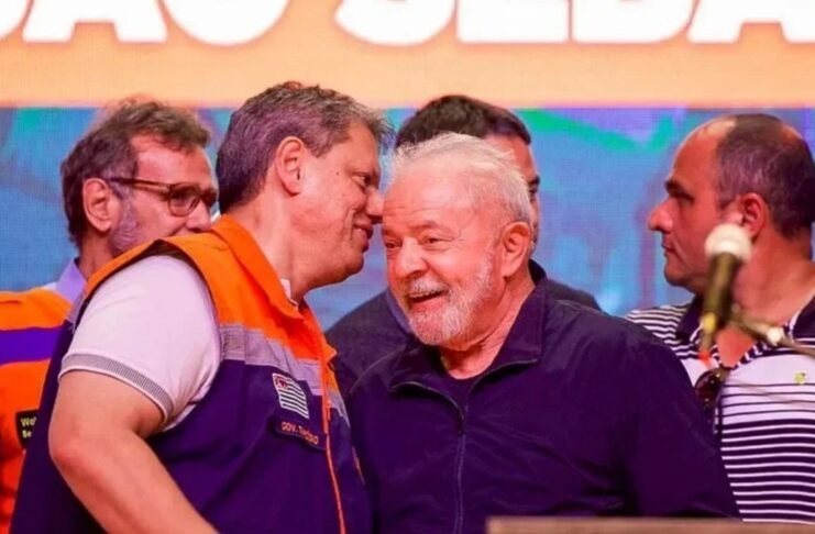 Pesquisa mostra que Lula perde para Bolsonaro mas ganha de Tarcísio