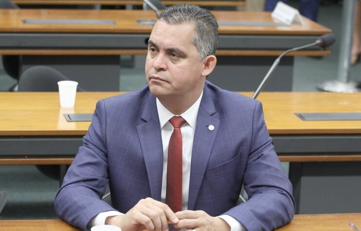 Câmara acelera votação de projeto para coibir golpe de ‘falso advogado’