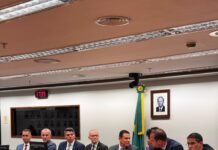 Prefeitos do ES aproveitam encontro para pedir ajuda a deputados
