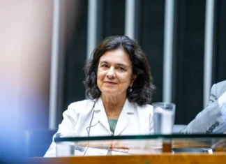 Reforma de Lula:Demissão de ministra dividiu deputados