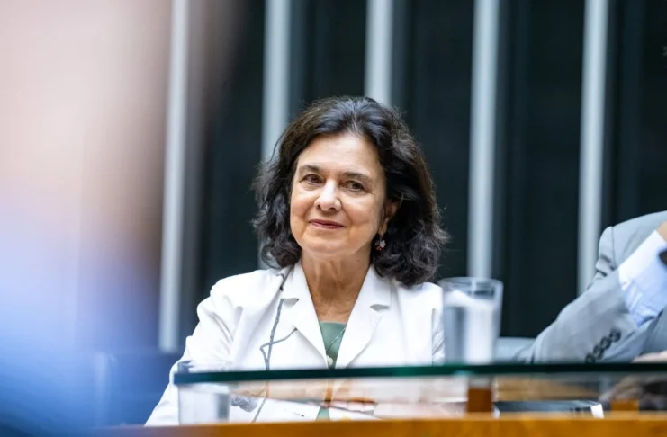 Reforma de Lula:Demissão de ministra dividiu deputados