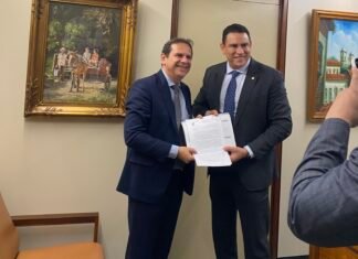 Prefeito de Santa Tereza apoia a saída de Casagrande do governo