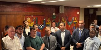 Casagrande se reúne com prefeitos e pede apoio para o Senado