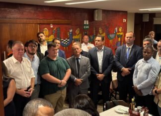 Casagrande se reúne com prefeitos e pede apoio para o Senado