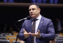 Câmara aprova lei que prevê atendimento prioritário de mães e pais atípicos no SUS