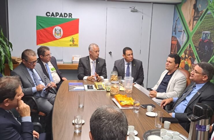 Deputado decide botar bloco na rua rumo ao Senado