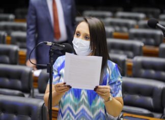 Prefeito já redigiu carta de desfiliação do Podemos