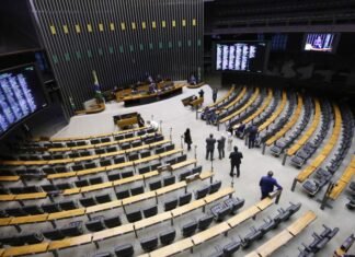 Semana Santa reduz funcionamento do Congresso