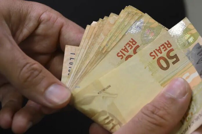 Desde 21 de março, R$ 3,3 bilhões já foram concedidos em empréstimos consignados - Foto: Marcello Casal Jr / Agência Brasil