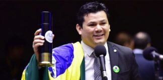 Na corda bamba: Se for afastado por 6 meses, deputado não volta mais