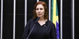 Deputada condenada a 10 anos e perda do mandato ‘vou morrer na prisão’