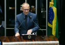 Contarato contraia governo Lula e assina CPMI do INSS