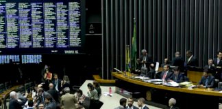 Veja quem do ES votou a favor de projeto que aumentou número de deputados