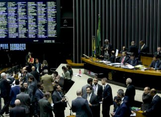 Veja quem do ES votou a favor de projeto que aumentou número de deputados