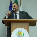 Rodrigo-Borges-e-o-novo-prefeito-de-Guarapari-se-emociona-ao-tomar-posse-1