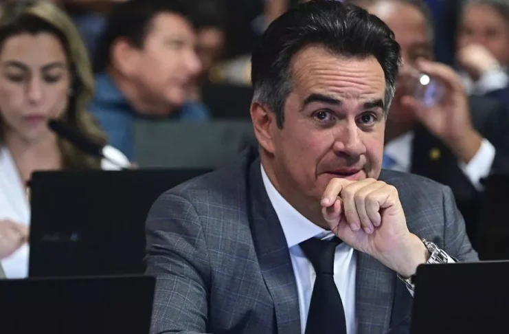 Compra de relógio mais caro que um apartamento envolve senador