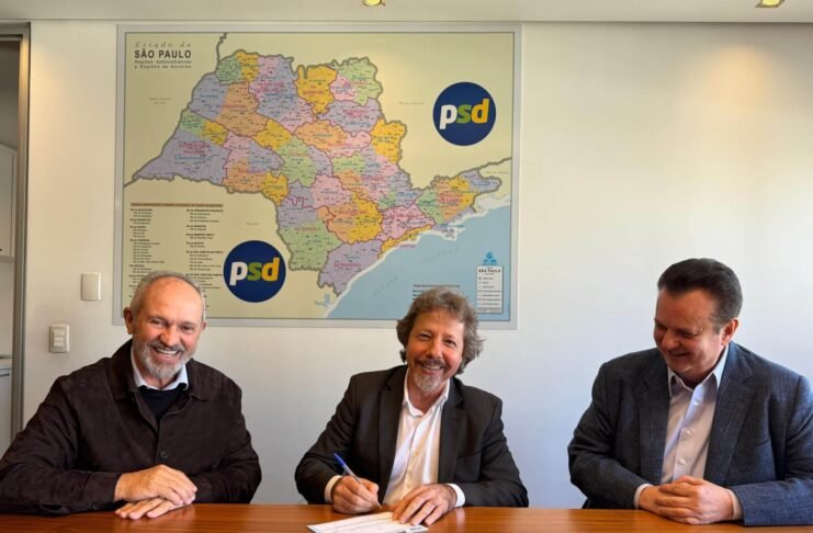 Hartung lança livro em Vitória mas evita falar sobre candidatura