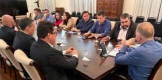 Prefeito busca aproximação com Casagrande e faz reunião no Palácio