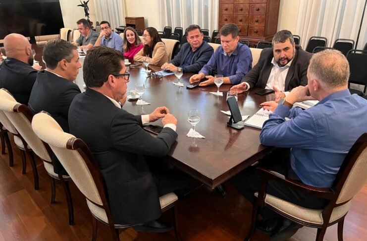 Prefeito busca aproximação com Casagrande e faz reunião no Palácio