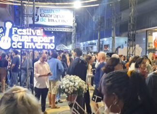 Guarapari abre festival de inverno e povo lota ruas do centro
