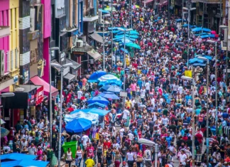 EUA abre investigação sobre comércio e cita 25 de Março como foco de pirataria