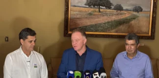 “Não serei candidato a nada. Arnaldinho deveria ser grato e aceitar vice de Ferraço”.