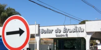 Vizinhos querem expulsar Bolsonaro de condomínio de luxo