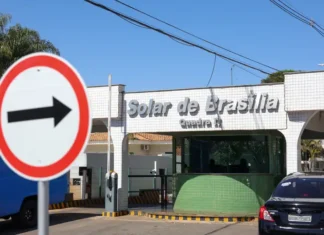 Vizinhos querem expulsar Bolsonaro de condomínio de luxo