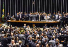 Em março deputados vão poder mudar de partido sem perder mandato