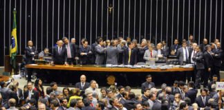 Câmara volta do recesso com 7 deputados cassados