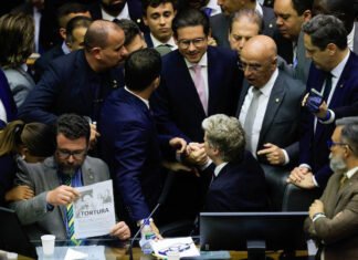 Motim bolsonarista: 15 deputados podem ser afastados por até 6 meses