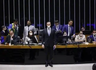 Deputado escapa de nova punição por participar de motim