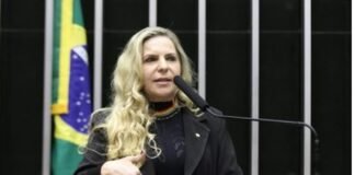 Deputada federal do PT continua presa em Israel