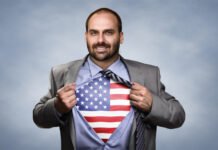 Por medo de perder voto em 2026, deputados não cassam Eduardo Bolsonaro