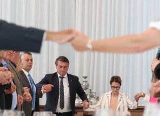 Bolsonaro interfere na escolha do candidato a senador pelo ES