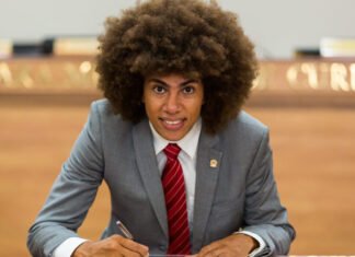 Deputado admite ser maconheiro e que planta a erva em casa