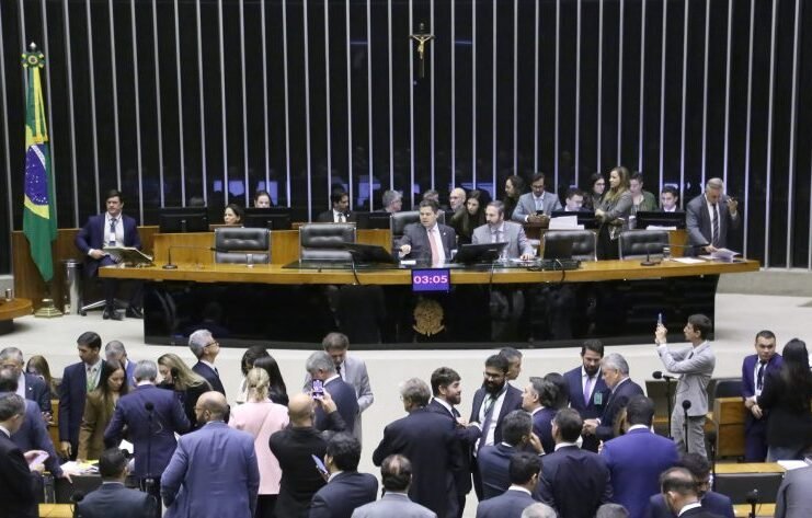 Centrão derruba todos os vetos do licenciamento ambiental. Governo vai ao STF