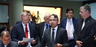 Deputado se reúne com Aécio e diz que PSDB apoia Ferraço