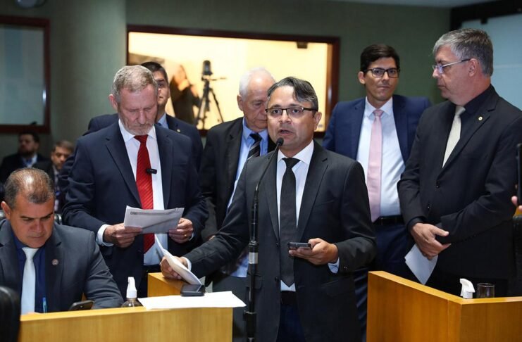 Com entrada de Arnaldinho, PSDB perde quase 80% dos seus membros