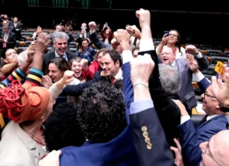 Derrota bolsonarista: Câmara não cassa deputado; Glauber fica