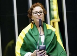 Esquecida em prisão da Itália, ex-deputada Zambelli não sabe o que fará da vida