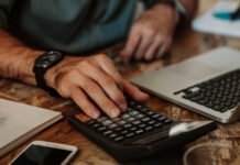 IPTU e IPVA 2026: melhor pagar à vista ou parcelar?