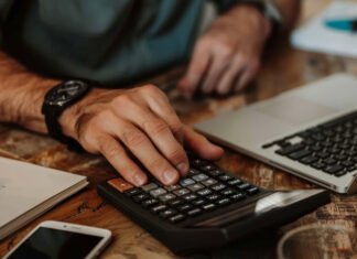 IPTU e IPVA 2026: melhor pagar à vista ou parcelar?